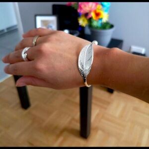 Adjustable women Bracelet